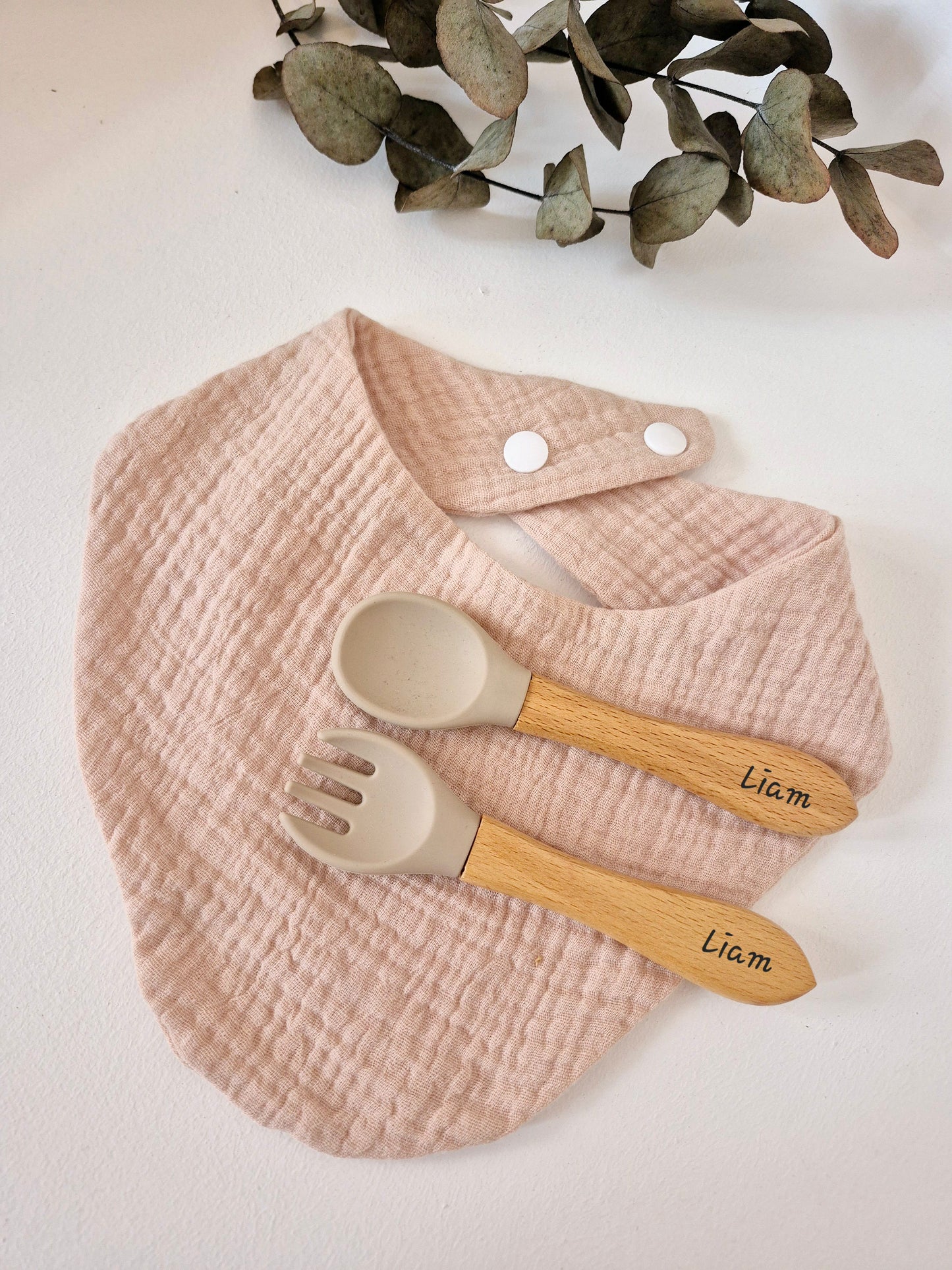 Repas - couverts et bavoir taupe