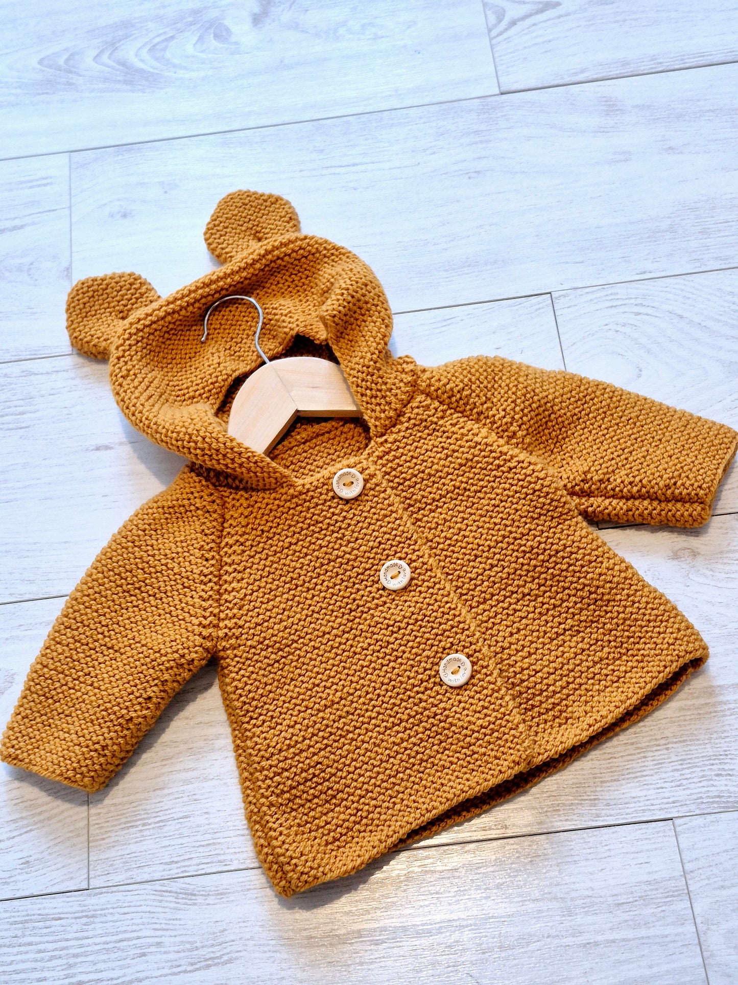 Gilet bébé en laine moutarde