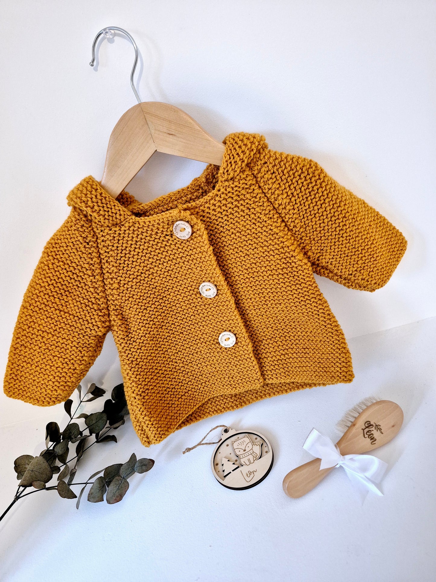 Gilet bébé en laine moutarde