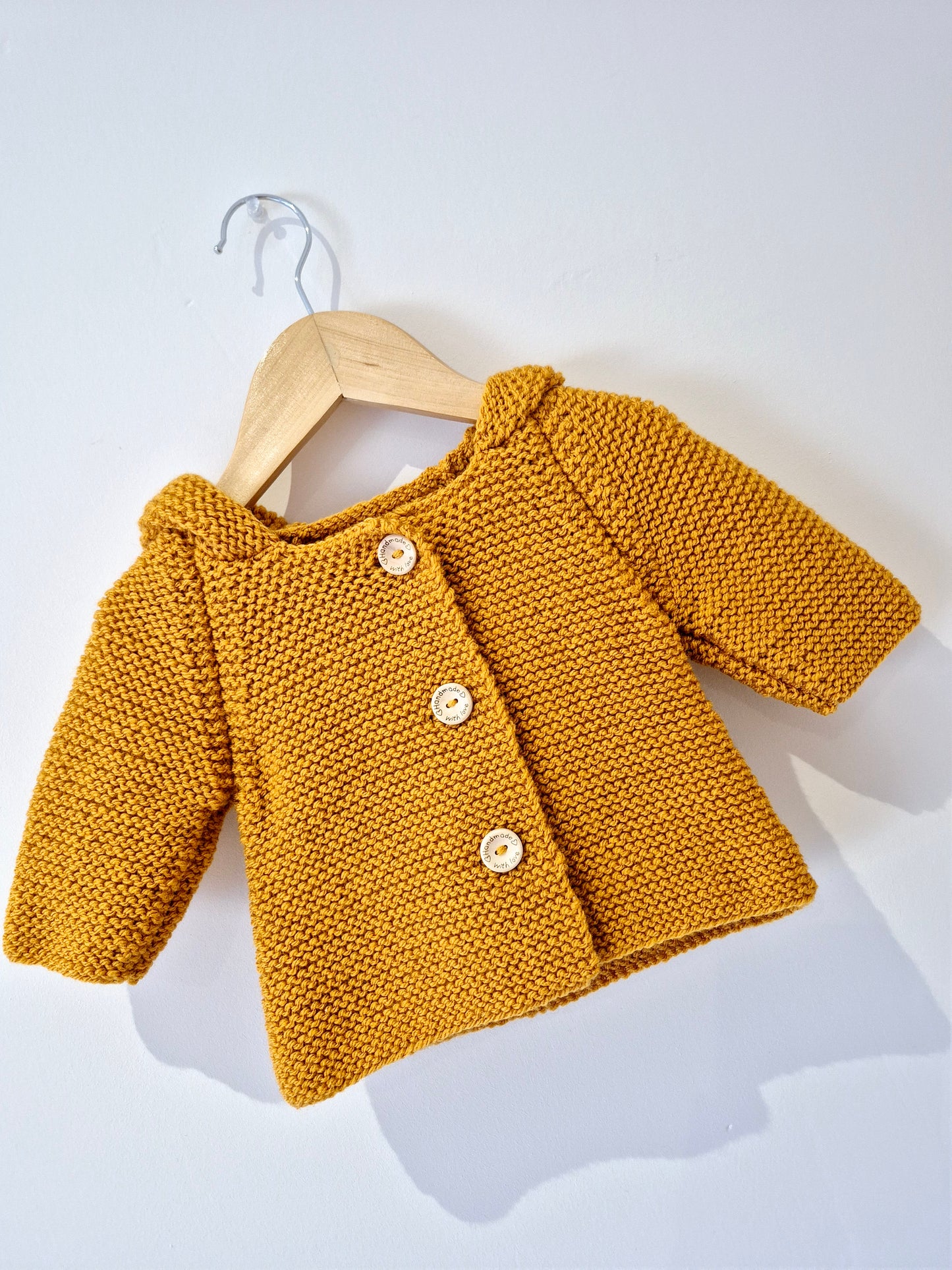 Gilet bébé en laine moutarde