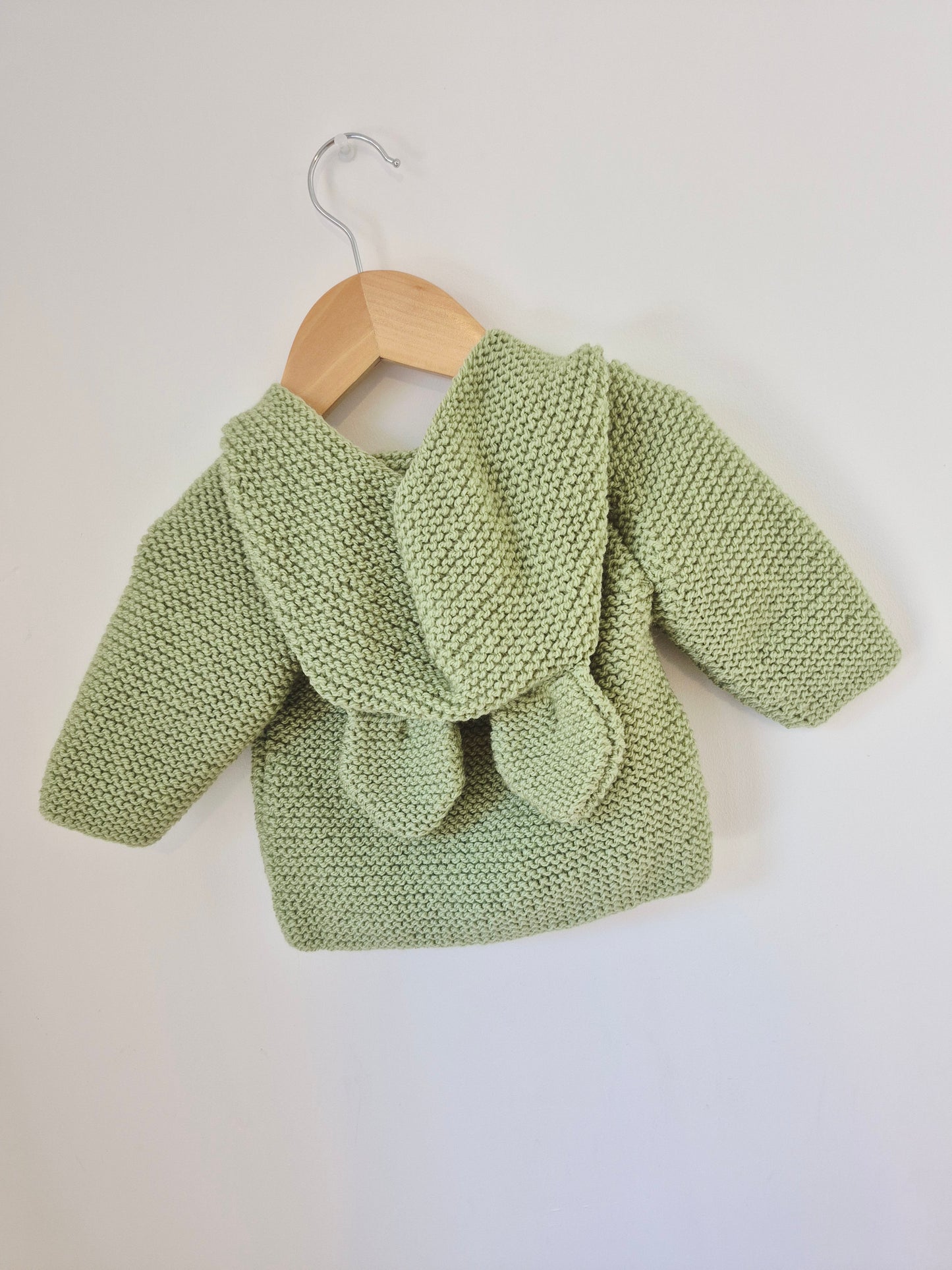 Gilet bébé en laine vert olive