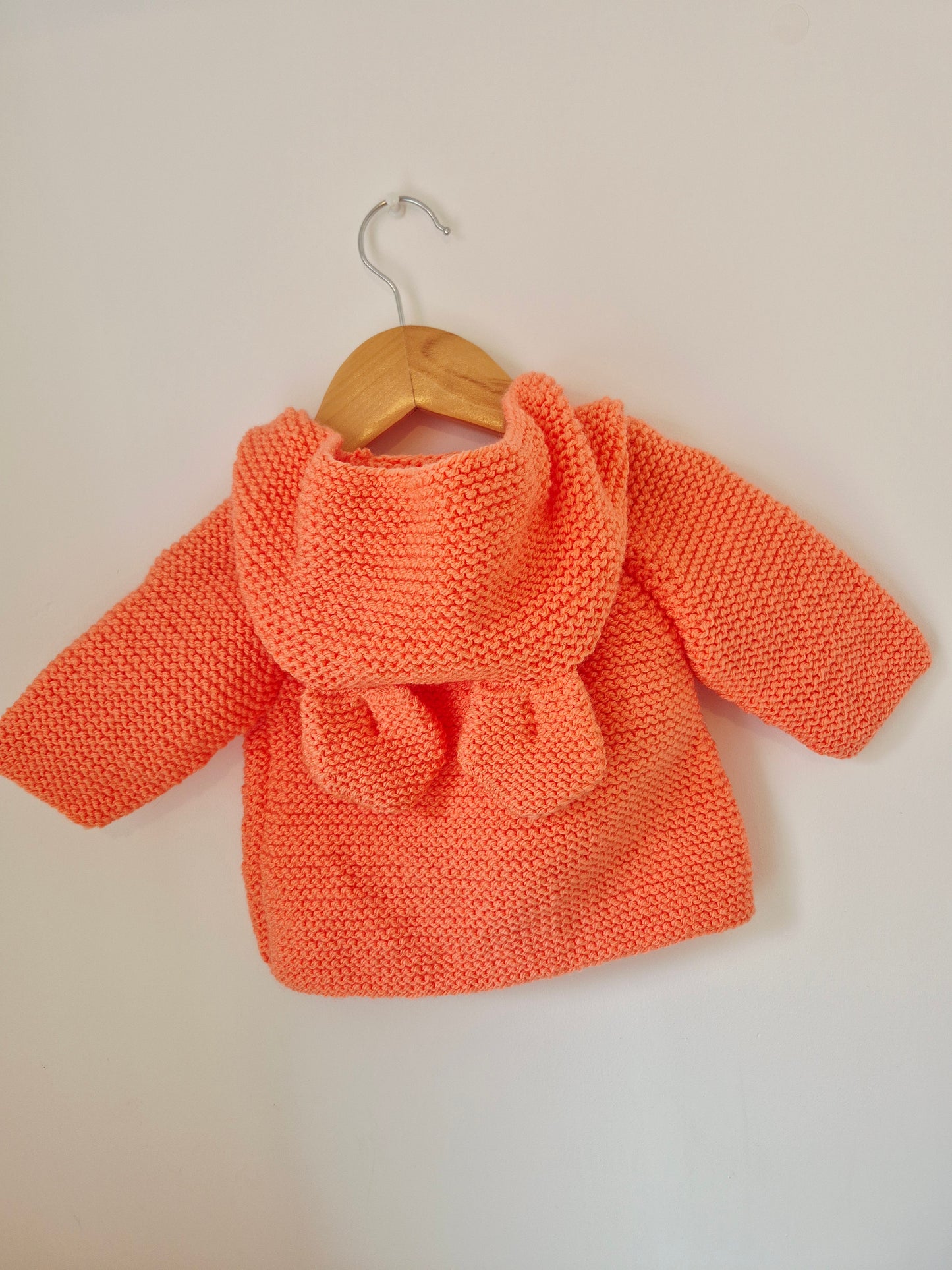 Gilet bébé en laine corail