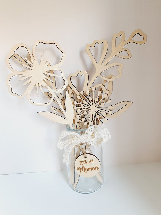 Bouquet de fleurs en bois et vase