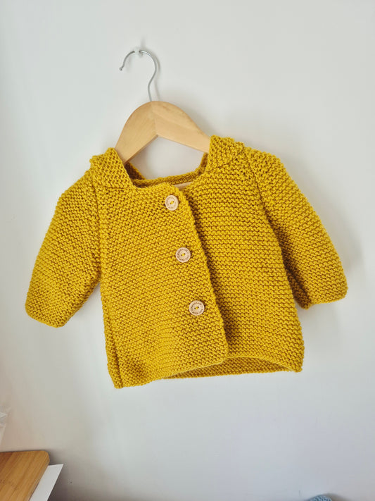 Gilet bébé en laine moutarde clair
