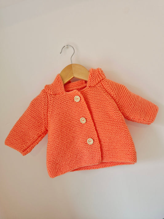 Gilet bébé en laine corail