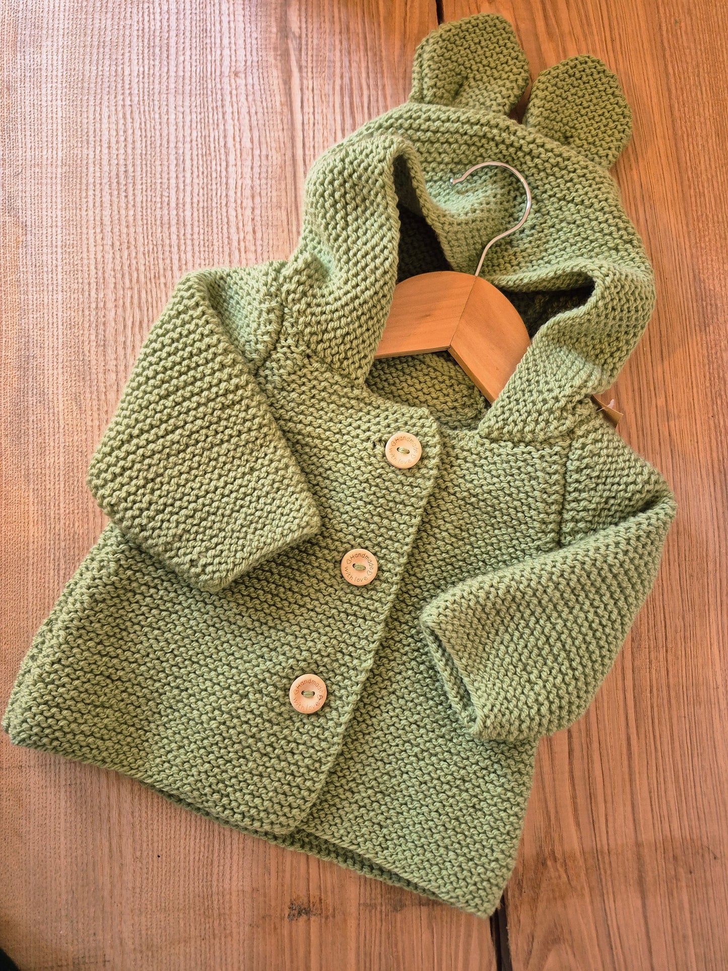 Gilet bébé en laine vert olive
