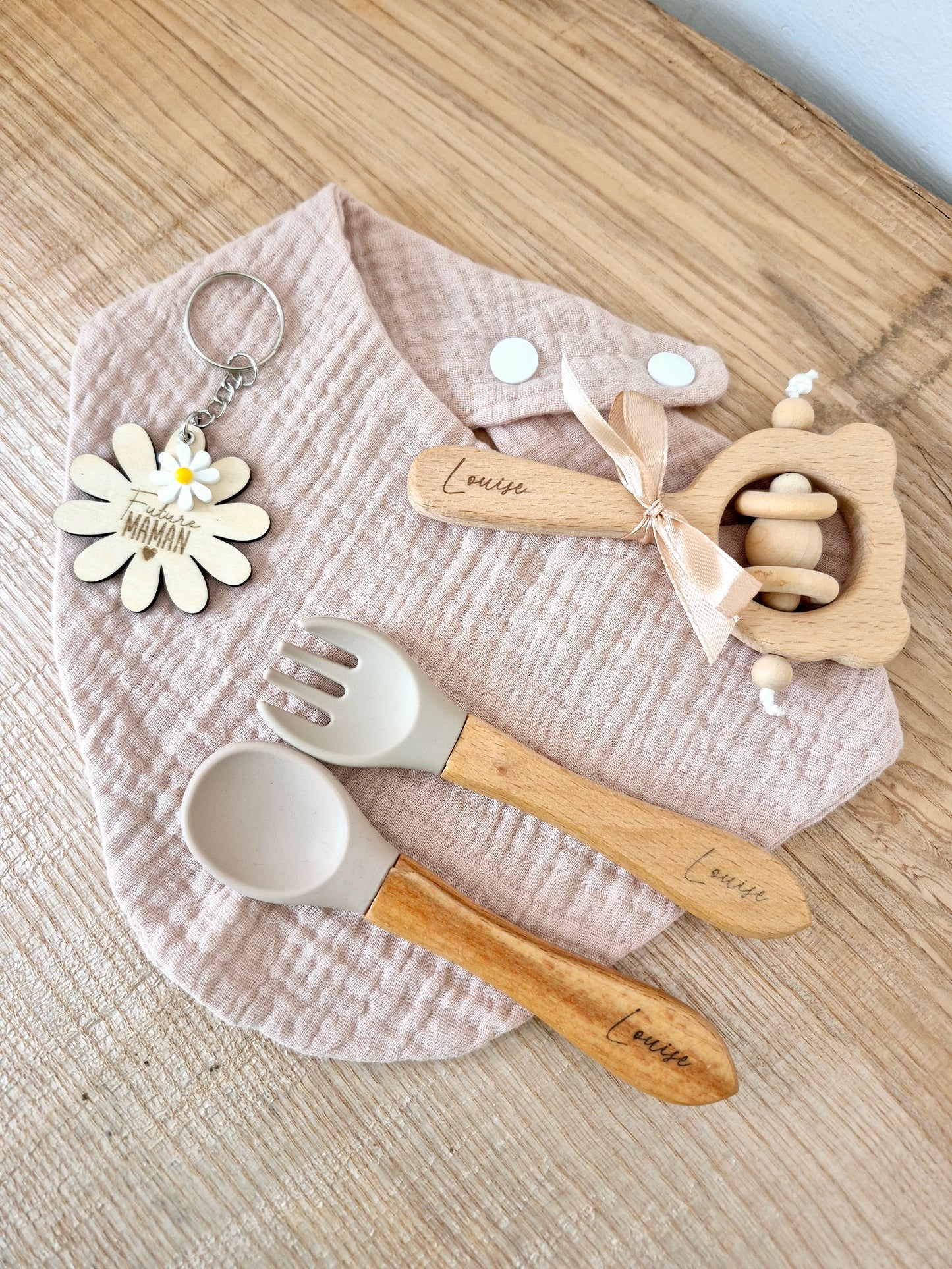 Repas - couverts et bavoir taupe