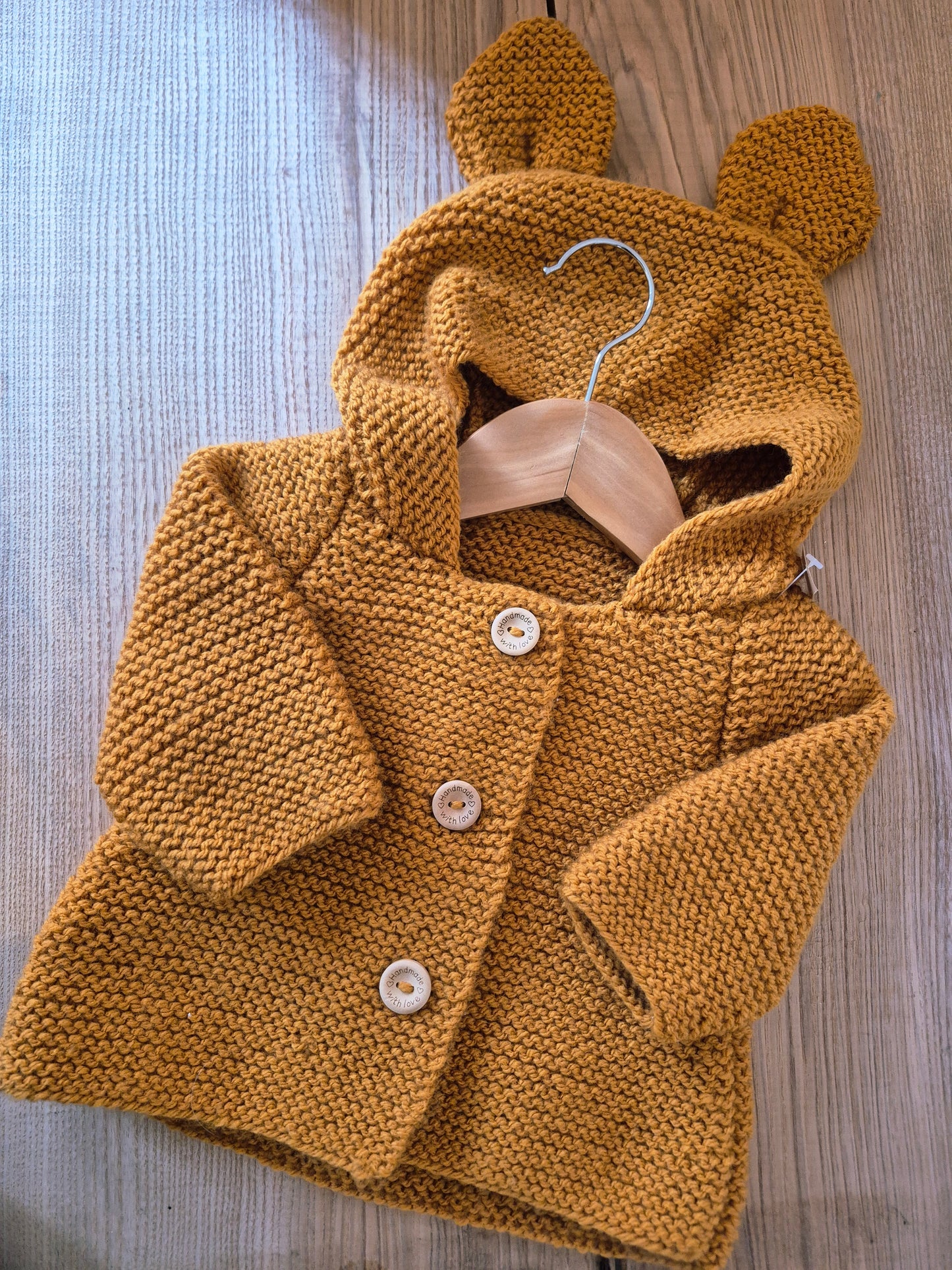 Gilet bébé en laine moutarde